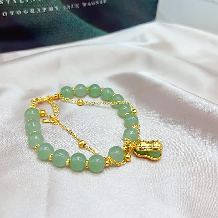 Winter Jewels: Exploring the Green Beauty of Jade Bracelets插图