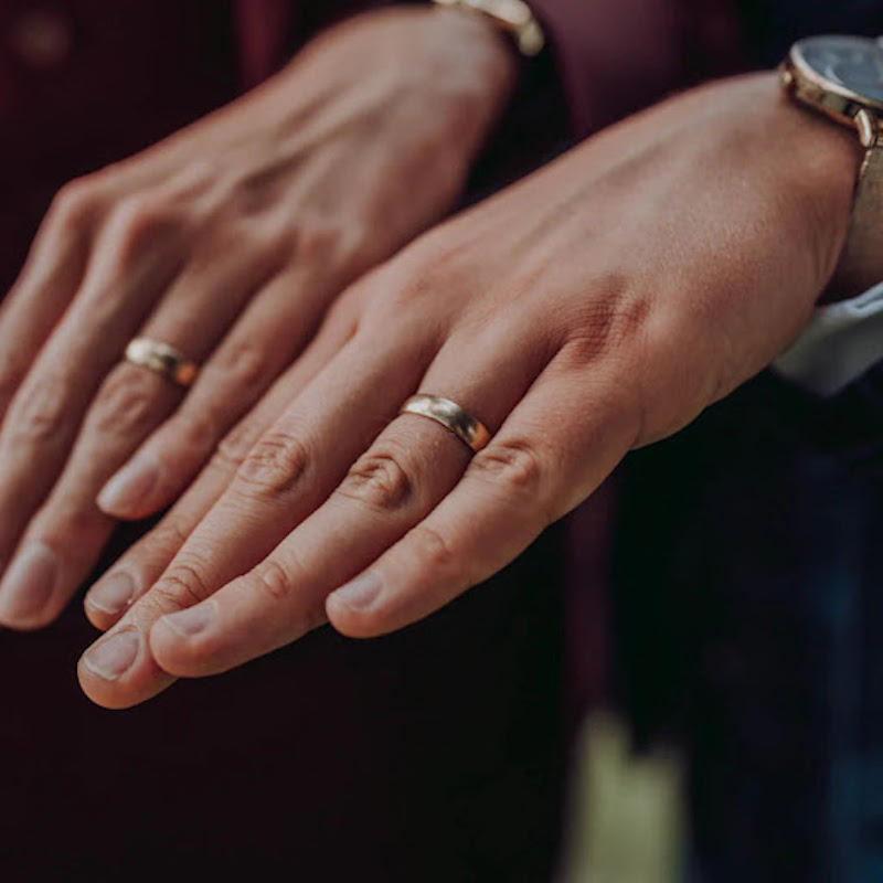 How much should you spend on a wedding ring?