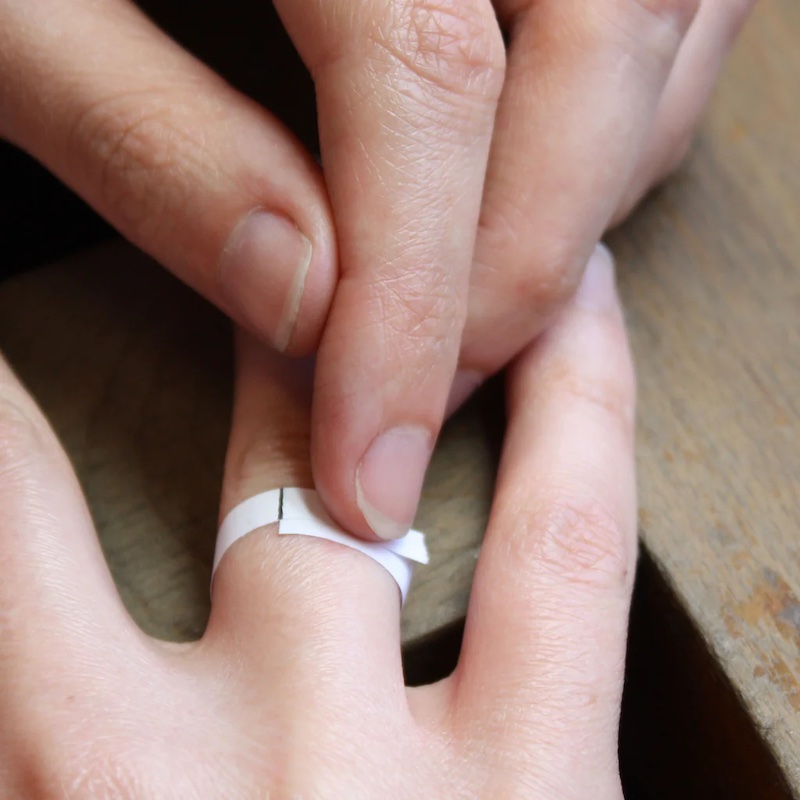 how to figure out ring size at home?