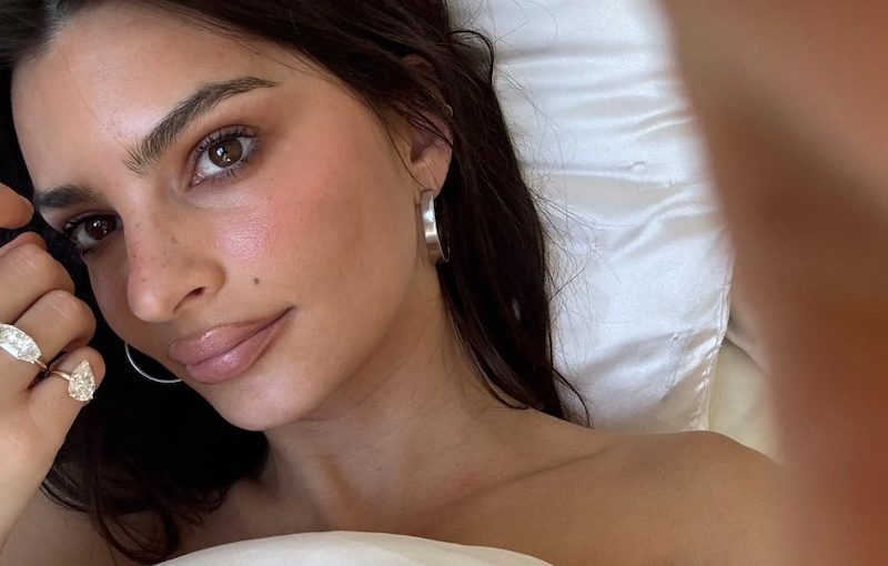 Emily Ratajkowski's engagement ring