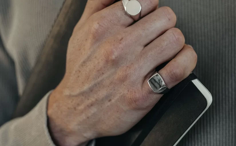 The Timeless Elegance of the Silver Signet Ring