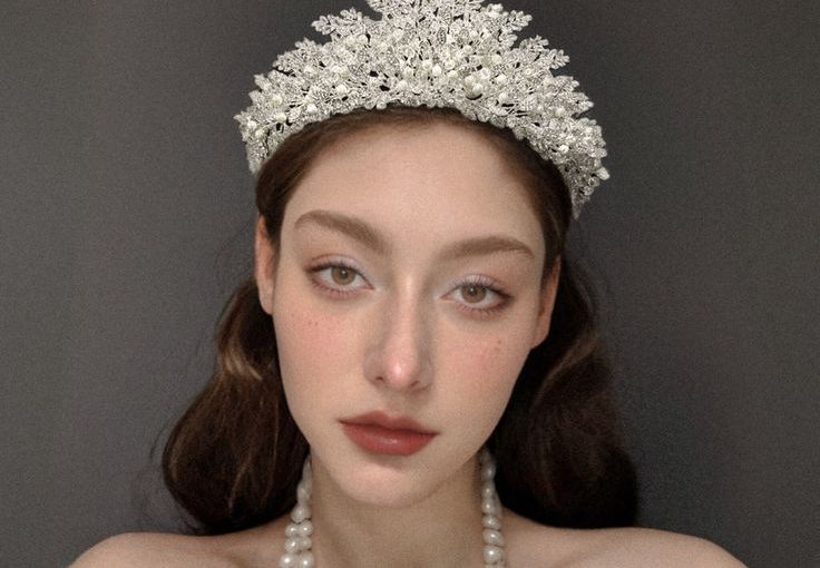 From Runway to Reality: Styling Tips for Pearl Headpiece