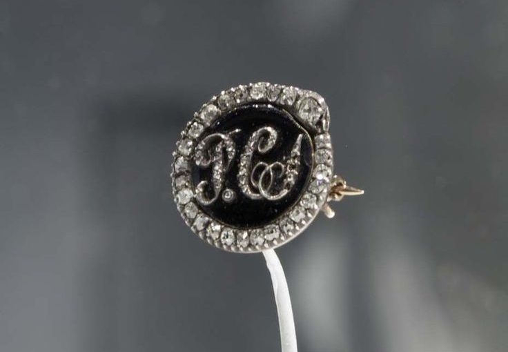 The Mourning Brooch: A Timeless Tribute to Loved Ones