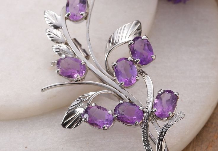 How to Wear an Amethyst Brooch: Styling Tips and Tricks