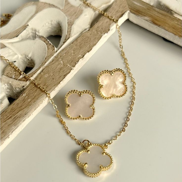 mother of pearl clover necklace