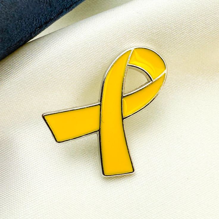 yellow ribbon lapel pin