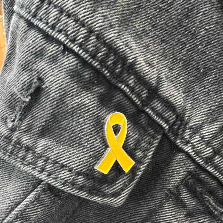 yellow ribbon lapel pin