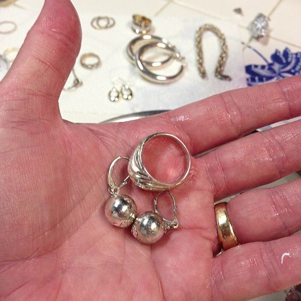 how to clean metal jewelry