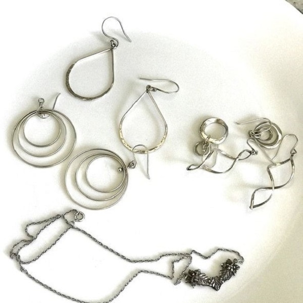 natural ways to clean jewelry